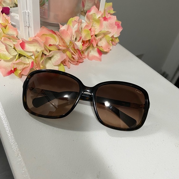 Coach sunglasses 🕶